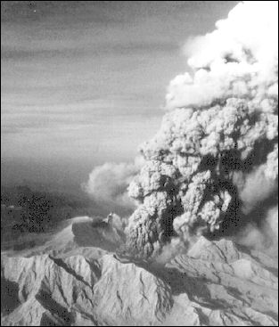 20120529-PinatuboVertical_eruption _1991.jpg